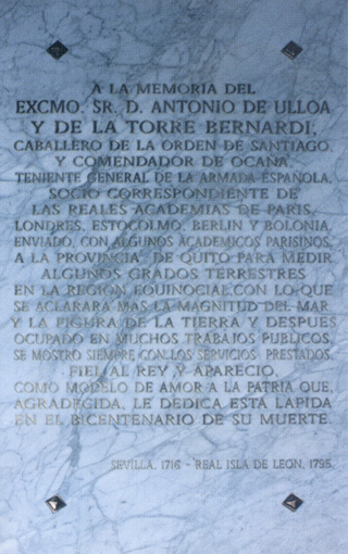Lápida en el Panteón de Marinos Ilustres de San Fernando de don Antonio de Ulloa y de la Torre Guiral.