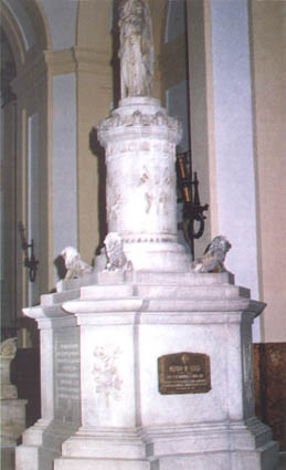 Mausoleo en el Panteón de Marinos Ilustres de don Juan Antonio Gutiérrez de la Concha y Mazos de Güemes. Cortesía del Museo Naval. Madrid.