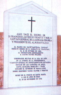 Lápida en el Panteón de Marinos Ilustres de don Francisco Javier de Uriarte y de Borja . Cortesía del Museo Naval. Madrid.